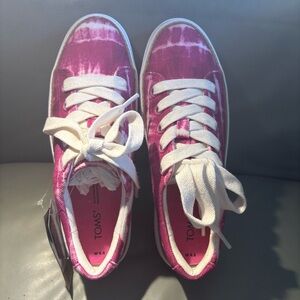 TOMS New Women’s Alex Canvas Fuchsia Batik  Sneakers size 5.5